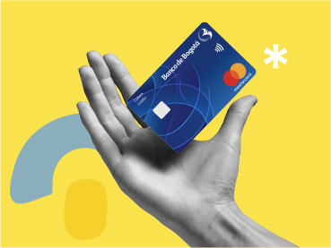 Mano sosteniendo tarjeta del banco de bogota